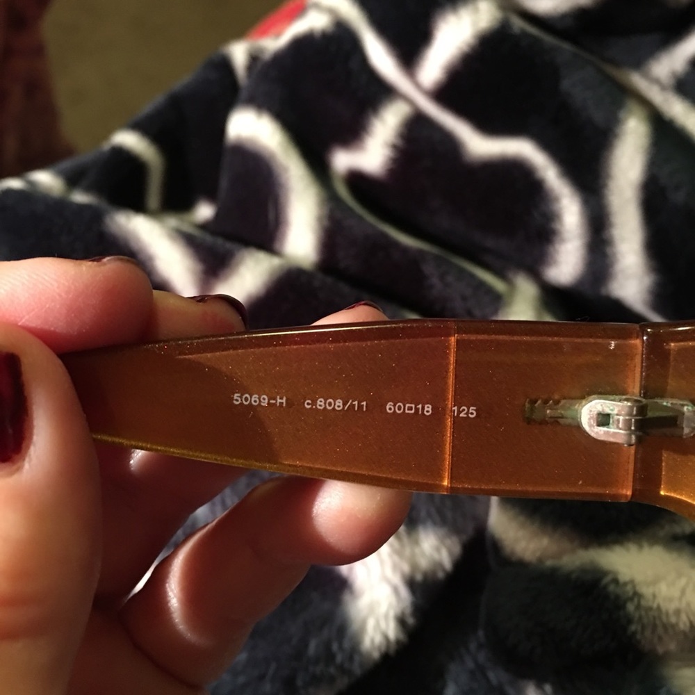 Chanel  sun glasses extra wide - Picture 4 of 6